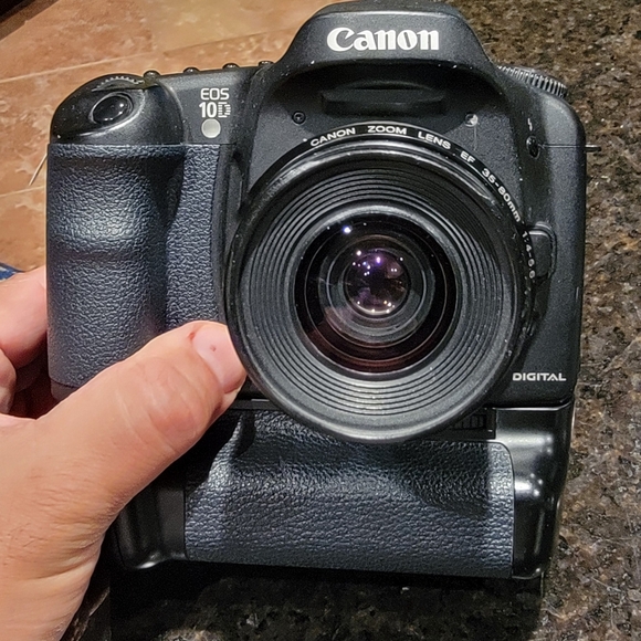 Canon EOS 10D 6.3MP Digital SLR Camera - Black Canon Ultra Sonic 35-80mm Lens - Picture 10 of 11